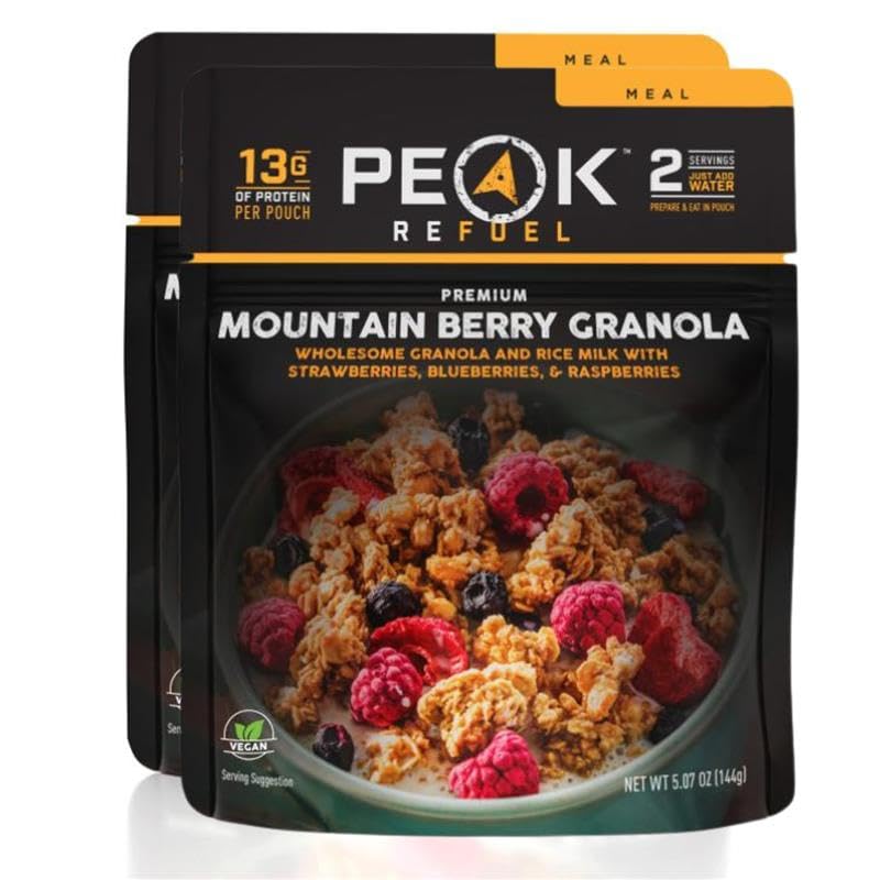 Pack de 2 bolsas de granola vegana liofilizada Peak Refuel con bayas y leche de arroz para camping